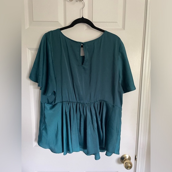 NWOT Torrid shiny blue blouse size 2 - Picture 6 of 6